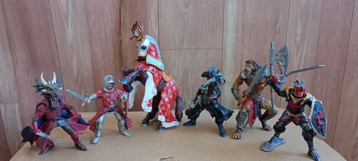 Coleção de Figuras Fantásticas - Cavaleiros e Dragão
