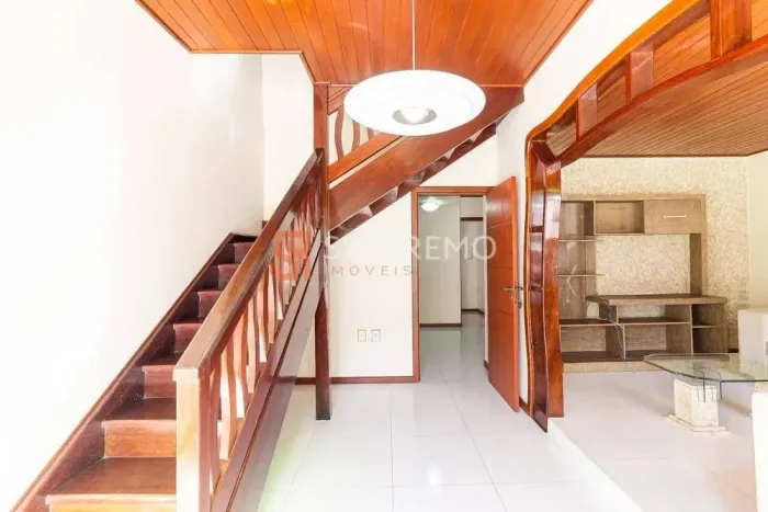 Costeira do Pirajubaé | Casa 5 quartos, sendo 2 suites