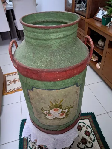 Latão pintando  Grande