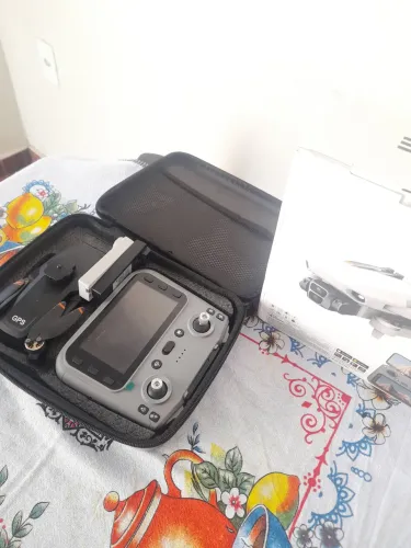 Vende se Drone L 200 com tela e cartão de memória e 2 baterias