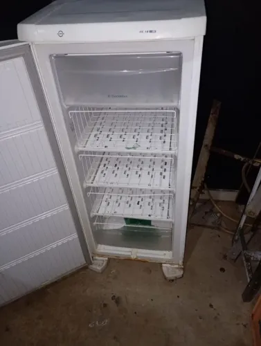 Vendo frizer Eletrolux 4 gavetas