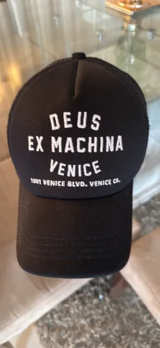 Boné Deus Ex Machina