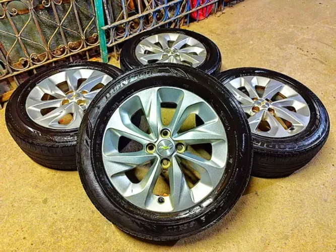 Rodas Aro 15" (Genuína) Gm-Chevrolet C/Pneus 185/65 R15" Aceito Cartão