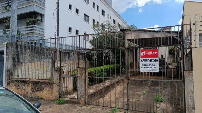 Casa à venda na Rua Chile na região central de Londrina