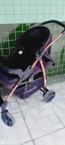Vendo esse carrinho de bebê por 200 reais zap *.