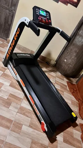 Esteira Profissional Athletic ADVANCED 750EE apenas R$ 3.900