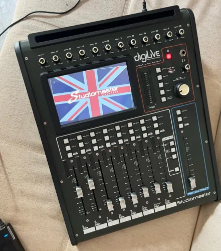 Faça sua oferta, Mesa de som digital semi - nova 