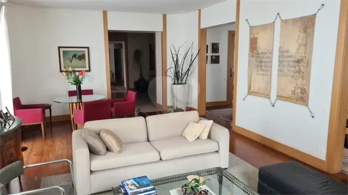 Apartamento com 4 quartos à venda ou para locação em Cerqueira césar - SP