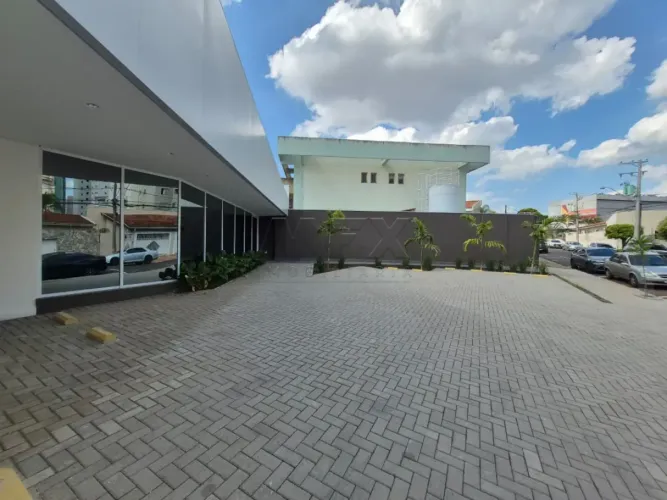 Prédio comercial para locação com estacionamento amplo no Jardim Paulista em Bauru SP