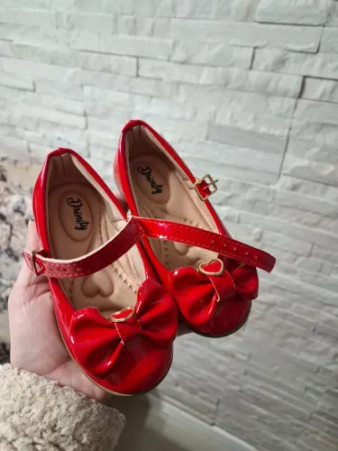 Lindo Sapato boneca infantil vermelho - Nunca usado. Tam 23 