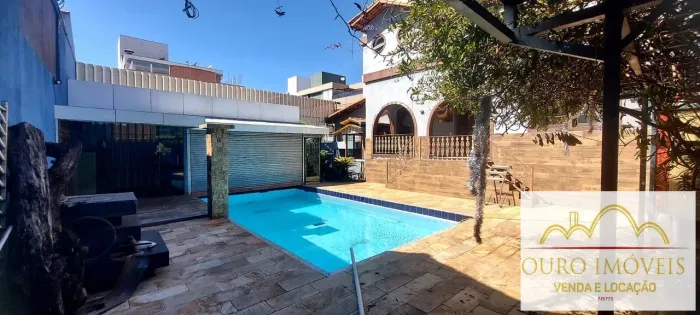 Casa com 6 quartos sendo 4 suites,4 vagas, piscina , área goumet ,700m2.