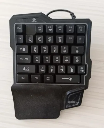 Teclado para jogar, para uma mão.