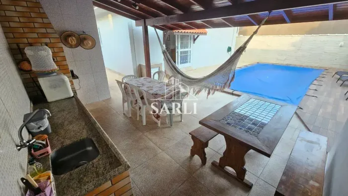 Casa c/ piscina,3 dorm, s/ 1 suite, 117m em Areias - São José - SC