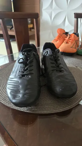 Chuteiras umbro e pênalti