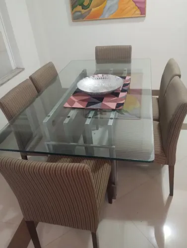 Mesa de jantar retangular em vidro