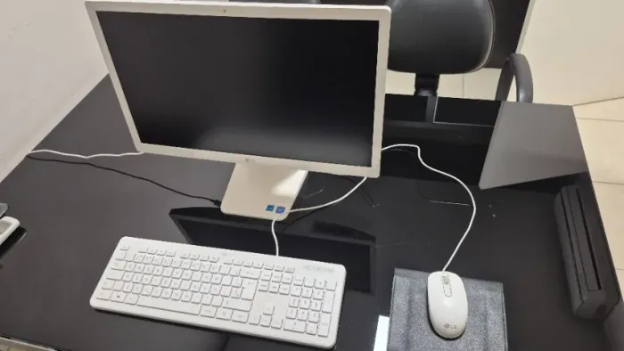 All in One LG 22V280 - sem detalhes e com nota fiscal + SSD 256 gigas