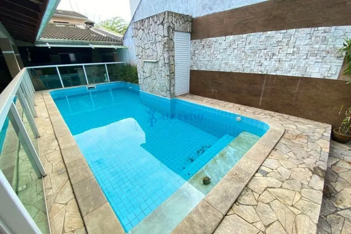 Casa térrea no Forte com Piscina