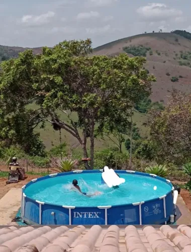 Piscina de vinil com capacidade  para 12.000 litros 4,57 m diâmetro x 84 cm profundidade