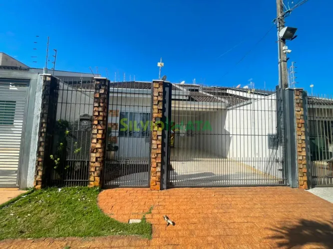 EXCELENTE CASA , 03 QUARTOS, TODA COM PLANEJADOS, JARDIM ITALIA II.