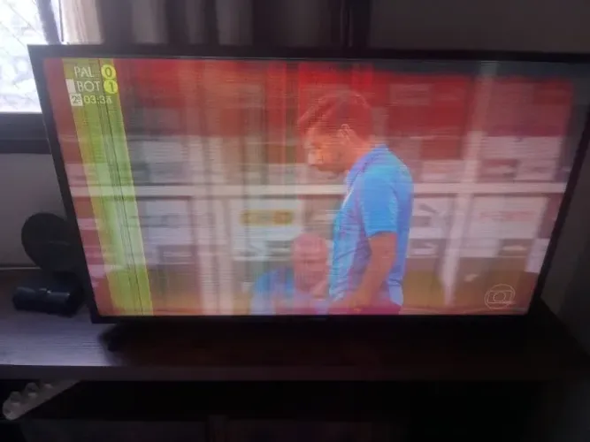 Televisão 43 polegadas (Samsung) com display quebrado