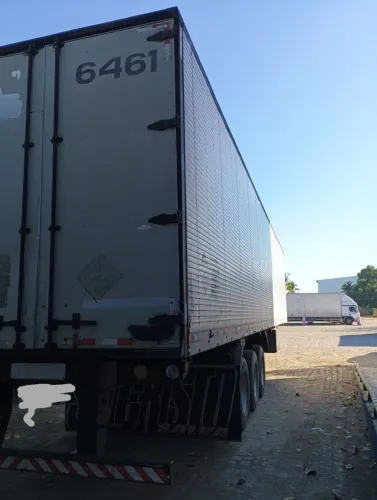 Vendo Carreta Baú randon