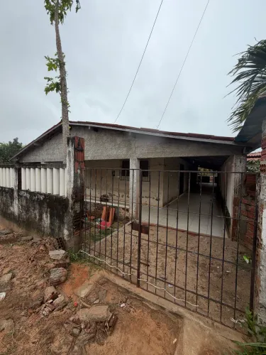 Aluga-se casa na praia de Pitangui