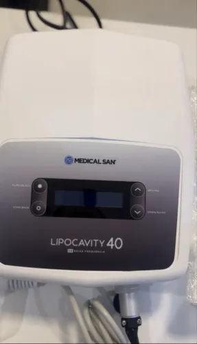 Ultrassom de baixo LIPOCAVITY 40 Usado novo 
