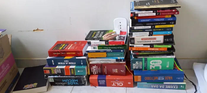 Vendo livros jurídicos