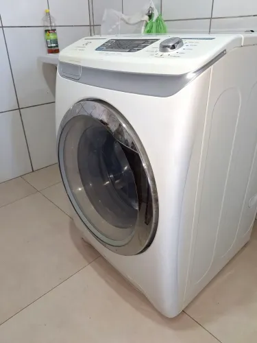 Máquina lava e seca Electrolux 10,5 kg 