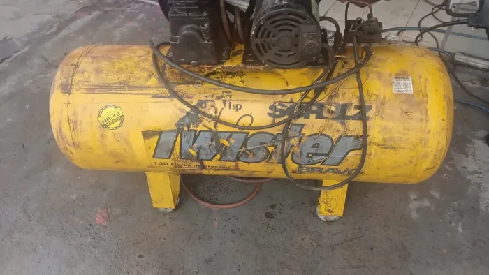 Vendo Compressor Schulz 140 Libras de Pressão - 5hp/200 Litros Trifásico