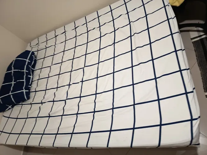 Cama e colchão em excelente estado 