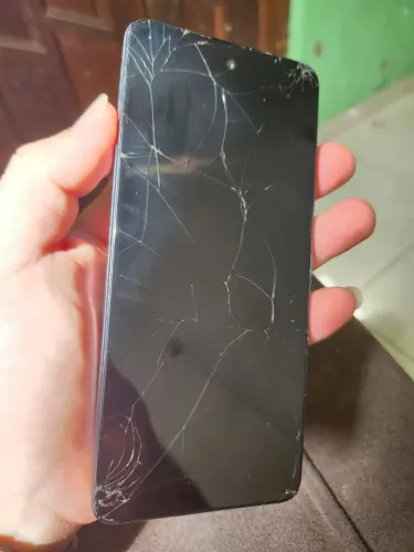 Moto g04s 8 de ram e 128GB tela trincada