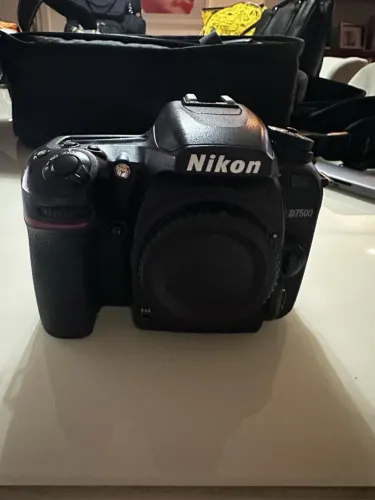 Câmera Nikon D7500 com lente objetiva 55-300mm vr.