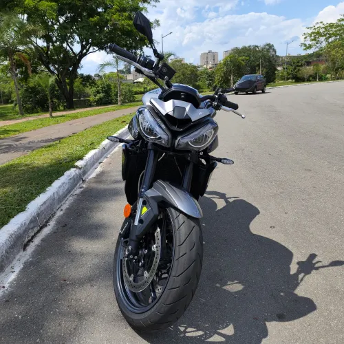 Triumph 765r 