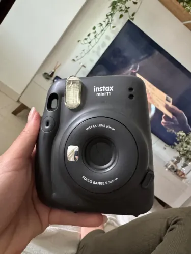 Câmera instax mini 11 - preta