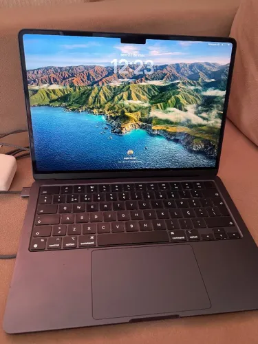 MacBook Air chip Apple m2 , 13,06 plgds 250gb