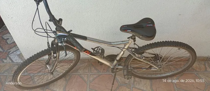 BIKE CALOI 21 MARCHAS, USADA EM BOM ESTADO DE CONSERVAÇÃO. SELIM E DESCANSO NOVOS!
