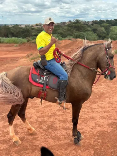 Vendo cavalo de patrão 5 anos inteiro macha picada esquipado e viageiro chipado inteiro 