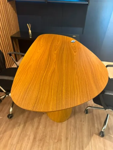 Mesa Oval Organica em Freijo