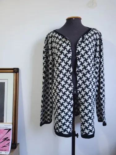 Cardigan tricô preto e branco