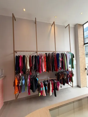 Expositor de Roupas para Loja - Arara Modular Metálica