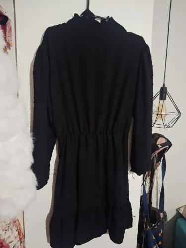 Vestido preto gola alta