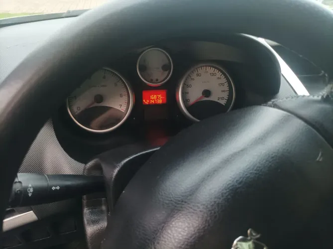 Peugeot 207 Active 1.4 Flex 8V 5P 2014
