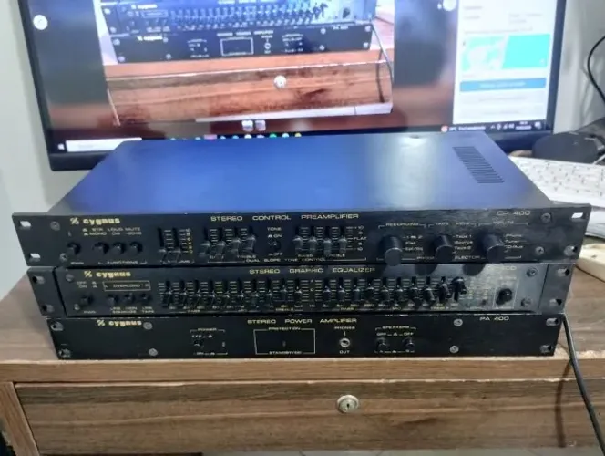 Amplificador E qualizador e Pre amplificador Cygnus 