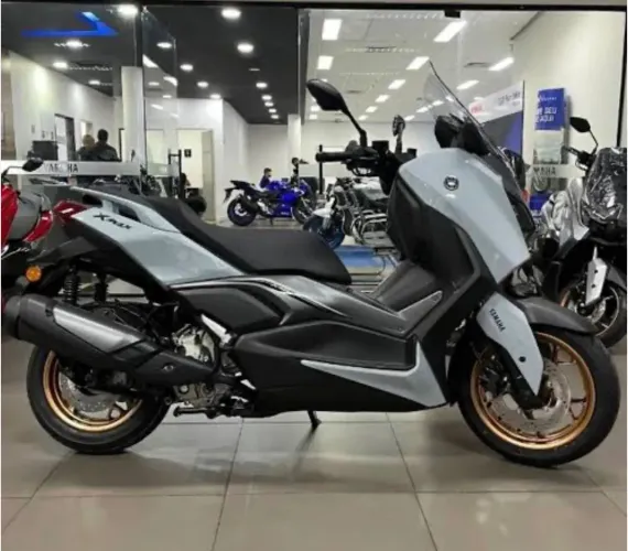 Xmax 300 2026 Novinha com 3000 km