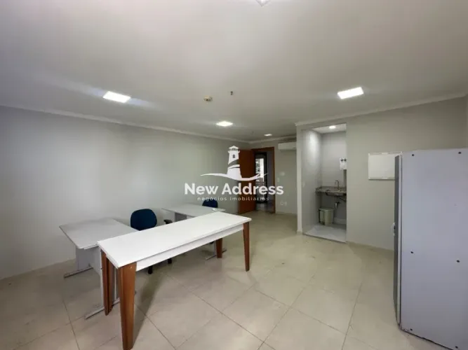 Sala comercial pronta para uso, 30 m², com vaga, ar-condicionado e portaria 24h. Localizaç