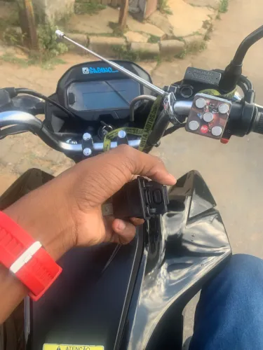 Vende se carregador de moto