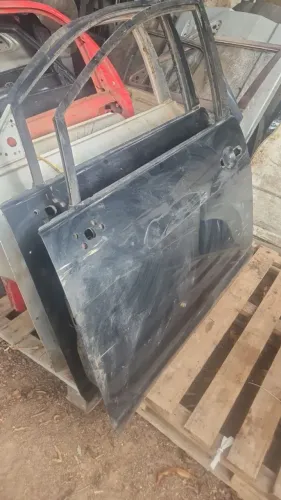 Porta Nissan tida lado esquerdo