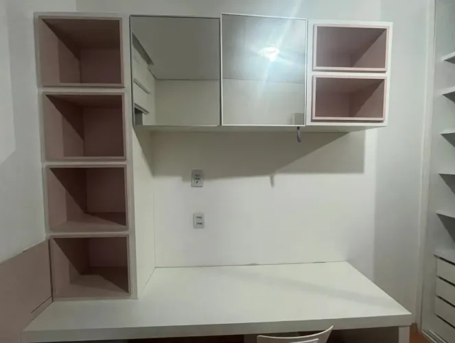 Bancada e armários quarto infantil 
