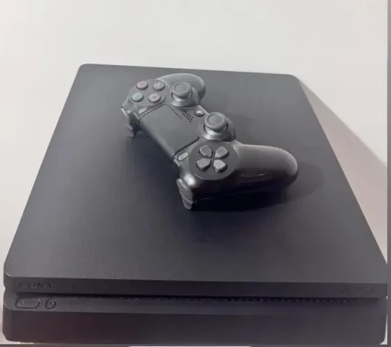 PS4 TRAVADO 1 TB COM CONTROLE ORIGINAL IMPECÁVEL